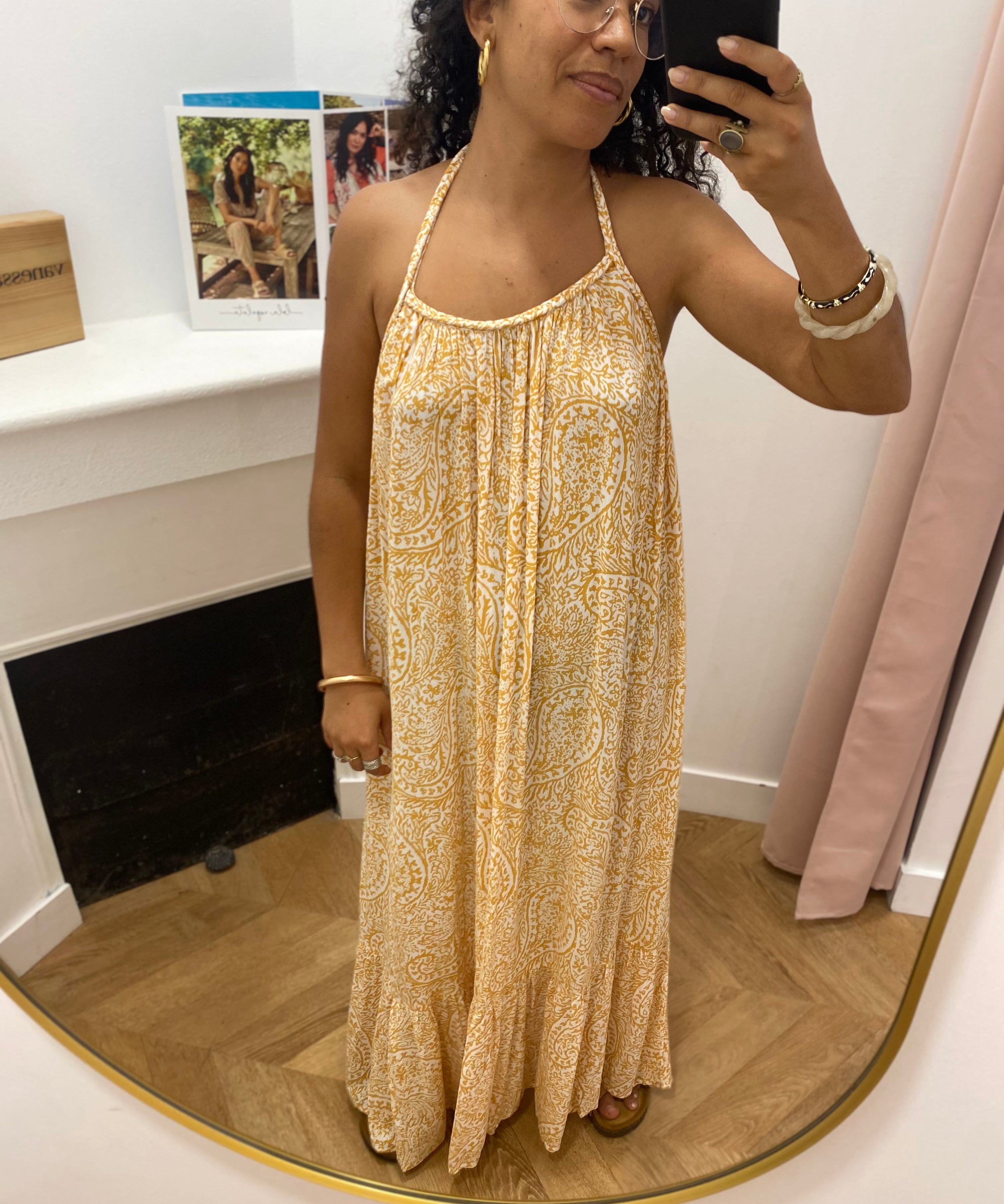 Robe longue dos nu imprimée cachemire Vijinke - Birch & Slate black - VILA