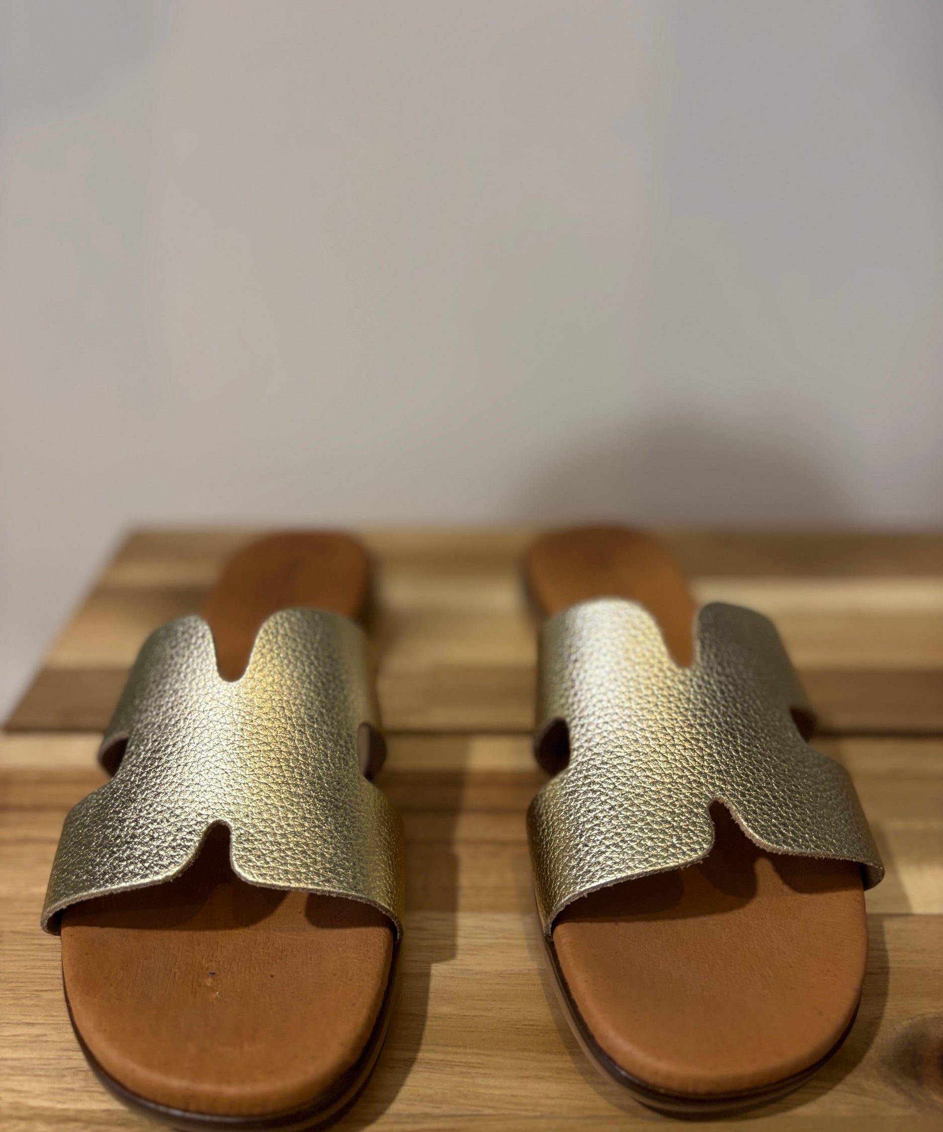 Mules plates H en cuir 3053 - Doré - EVA FRUTOS