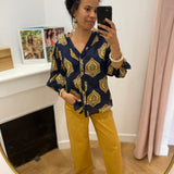 Blouse imprimée Serena - Bleu de travail - C'EST BEAU LA VIE !
