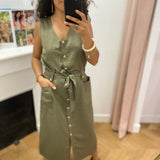 Robe longue boutonnée et ceinturée Camila - Kaki - C'EST BEAU LA VIE !