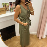 Robe longue boutonnée et ceinturée Camila - Kaki - C'EST BEAU LA VIE !