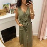 Robe longue boutonnée et ceinturée Camila - Kaki - C'EST BEAU LA VIE !