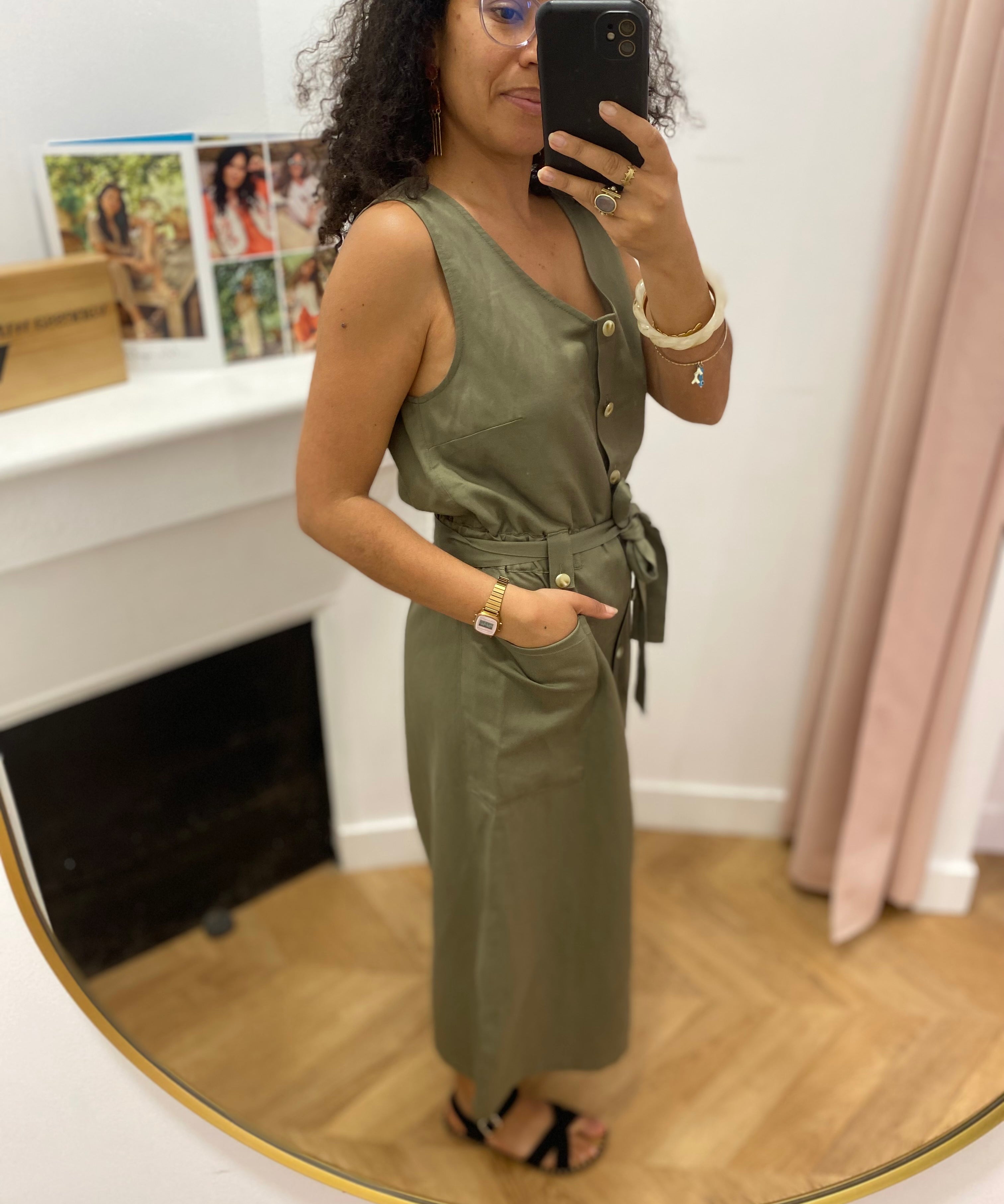 Robe longue sans manches boutonnée Camila - Kaki - C'EST BEAU LA VIE !