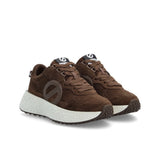 Baskets compensées NO NAME Carter Jogger marron foncé en cuir velours vues de trois-quarts avant