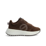 Vue de profil de la sneaker marron NO NAME Carter Jogger avec semelle compensée alvéolée blanche