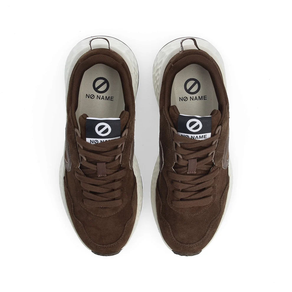 Vue du dessus des baskets marron foncé NO NAME Carter Jogger montrant les lacets et la semelle intérieure