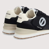 Vue arrière des sneakers No Name Tova Runner montrant la talonnière blanche et la semelle tricolore
