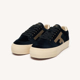 Paire de baskets plateforme FAGUO en velours noir avec détails dorés et beige vue de face