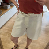 Bermuda en lin avec ceinture à nouer Oxie - SUN VALLEY FEMME