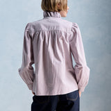 Vue de dos de la blouse rayée Ernestine PETITE MENDIGOTE montrant les fronces et le col volanté