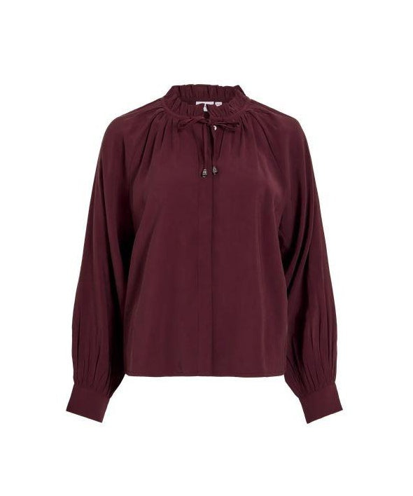 Photo a plat de la blouse Viengly bordeaux VILA en viscose avec col mao volante et cordon a nouer