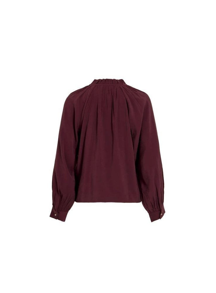 Vue de dos de la blouse Viengly bordeaux VILA montrant les fronces et la coupe fluide