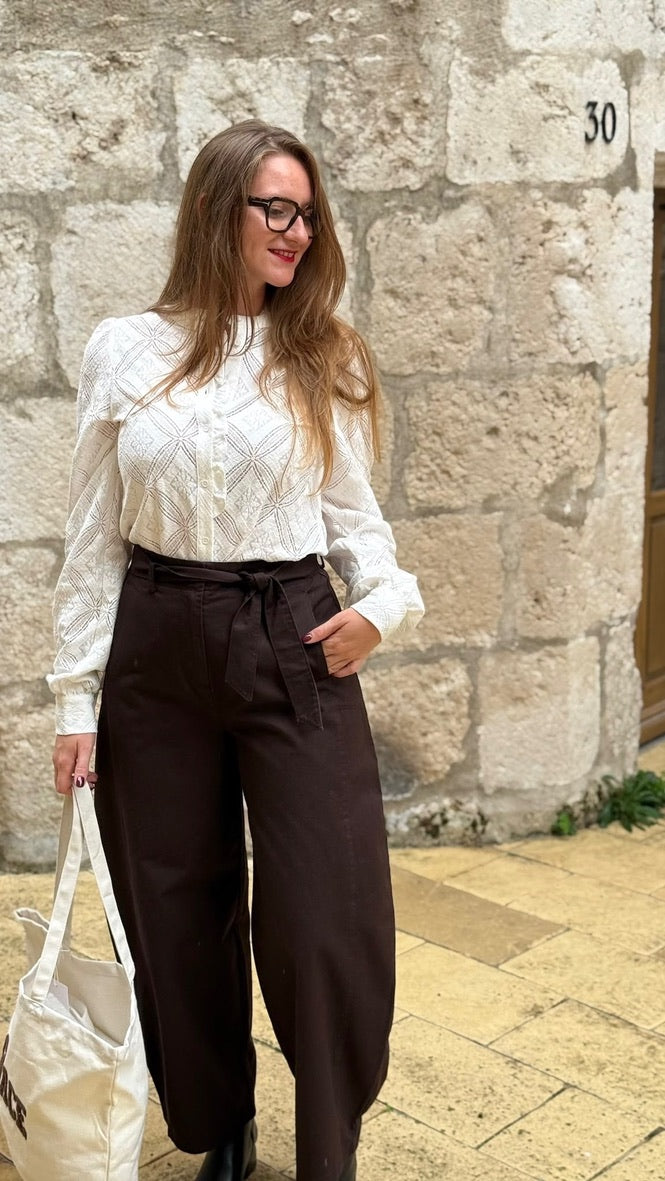 Blouse Virosana portée de face Lora