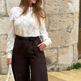 Blouse Virosana portée de face Lora