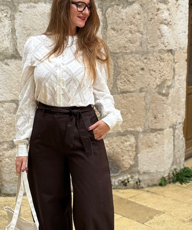 Blouse Virosana portée de face Lora