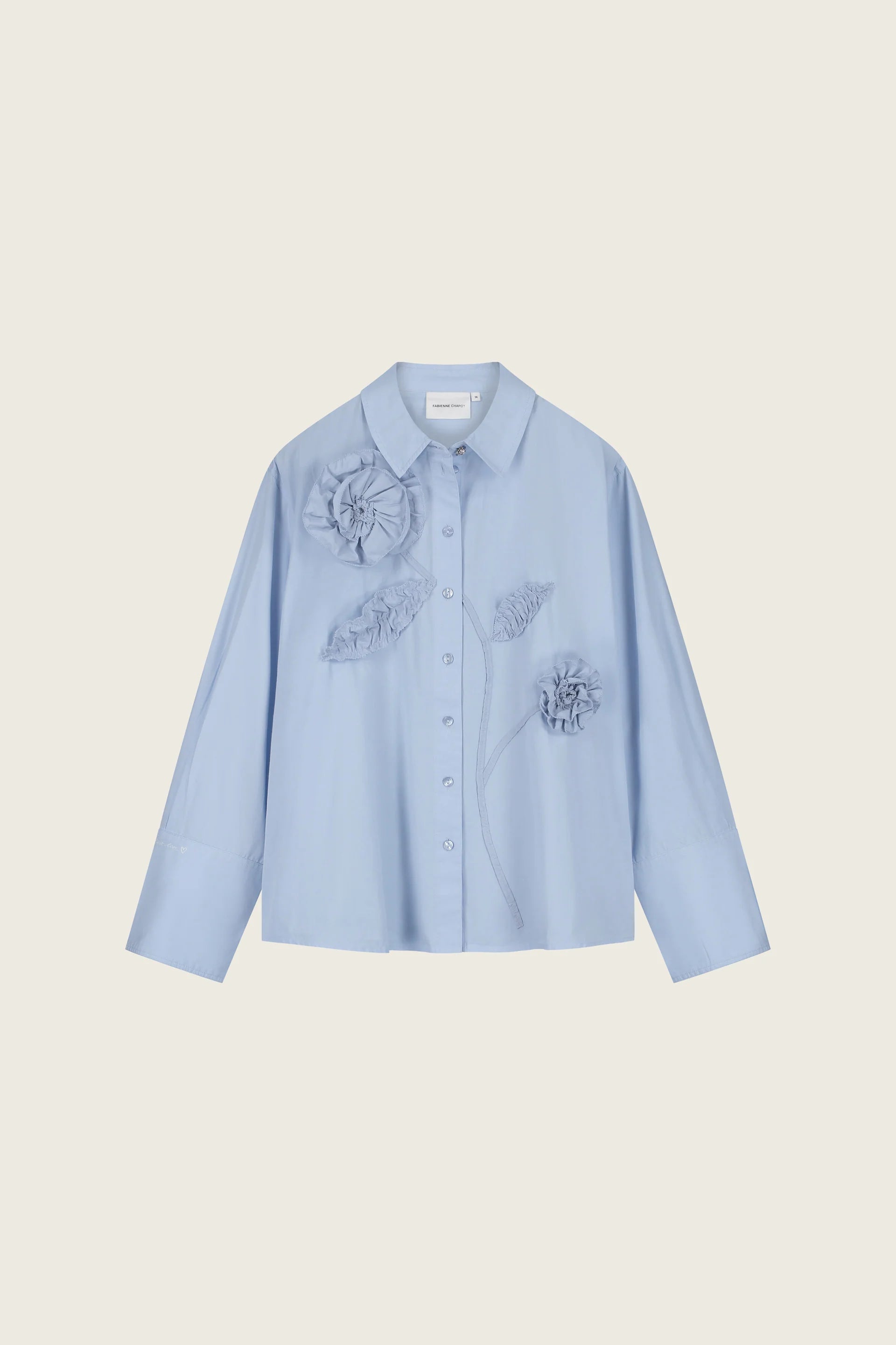 Blouse Iced Blue à fleurs en relief FABIENNE CHAPOT présentée à plat sur fond neutre