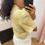 Blouse jaune à volants et broderie anglaise motif vichy - Jaune - C'EST BEAU LA VIE