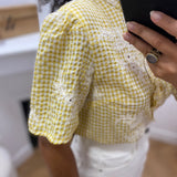 Blouse jaune à volants et broderie anglaise motif vichy - Jaune - C'EST BEAU LA VIE