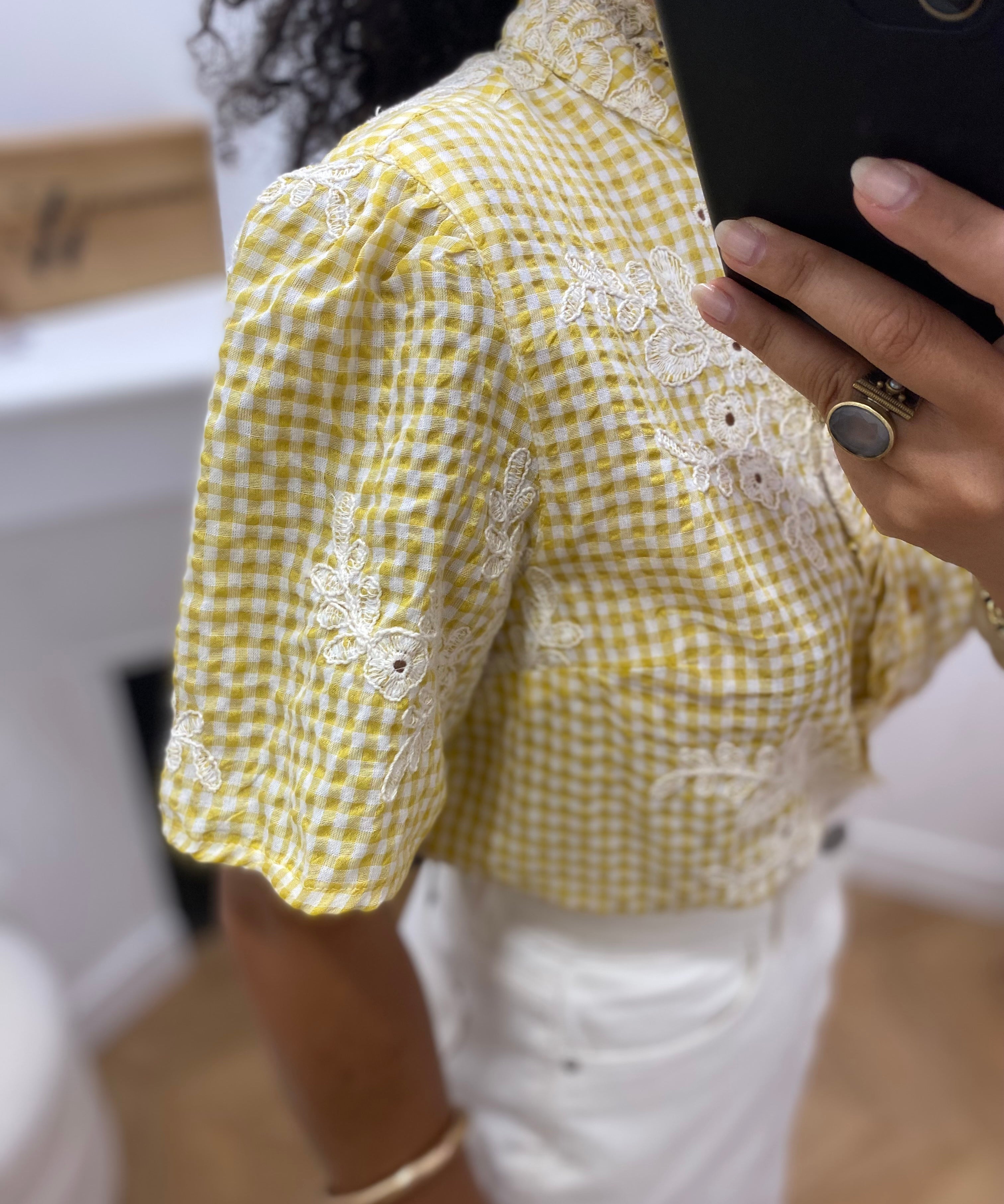 Blouse jaune à volants et broderie anglaise motif vichy - Jaune - C'EST BEAU LA VIE