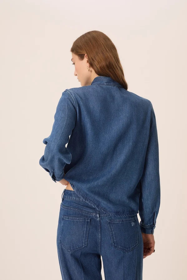 Vue de dos de la chemise en jean bleu Lenora DES PETITS HAUTS
