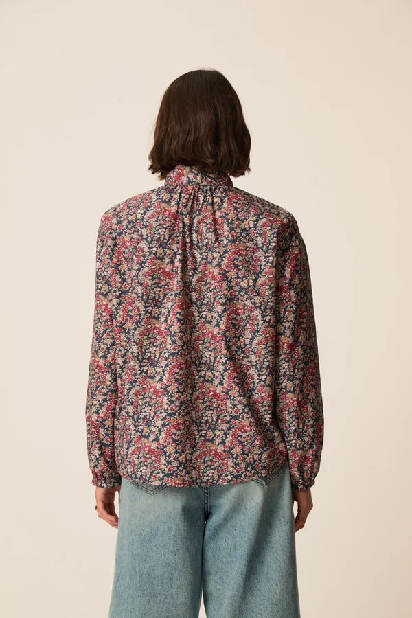 Vue de dos de la blouse en coton Liberty fleuri Rainbow Taya DES PETITS HAUTS