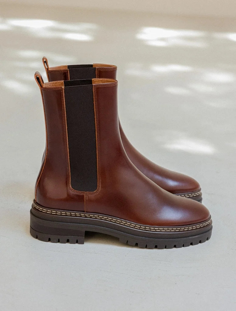 Visuel de profil des Chelsea boots à semelle chunky en cuir marron brandy BOBBIES HOMME Clover