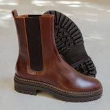 Vue de trois-quarts mettant en valeur la semelle crantée en caoutchouc des boots Clover BOBBIES HOMME