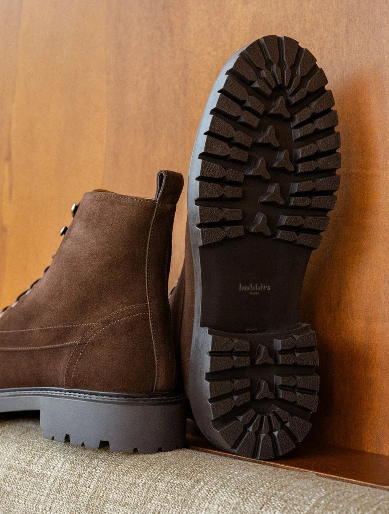Gros plan sur la semelle crantée en caoutchouc isolante des boots Leeroy BOBBIES HOMME