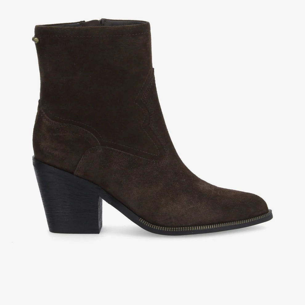 Vue de profil de la bottine marron SCHMOOVE Leonie Zip montrant les découpes western et le talon de 8 cm