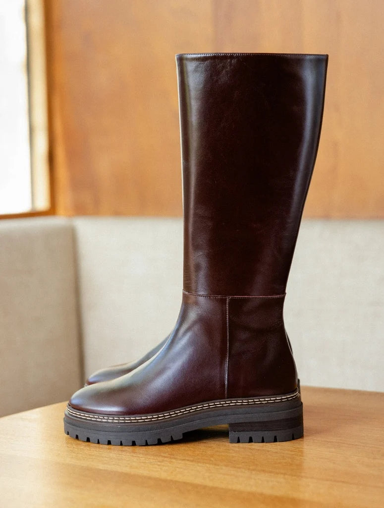 Visuel de profil des bottes hautes en cuir satiné marron coffee BOBBIES FEMME Perry avec semelle chunky crantée