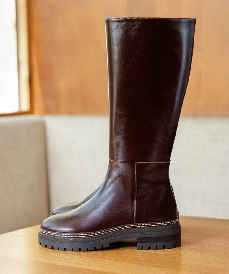 Visuel de profil des bottes hautes en cuir satiné marron coffee BOBBIES FEMME Perry avec semelle chunky crantée