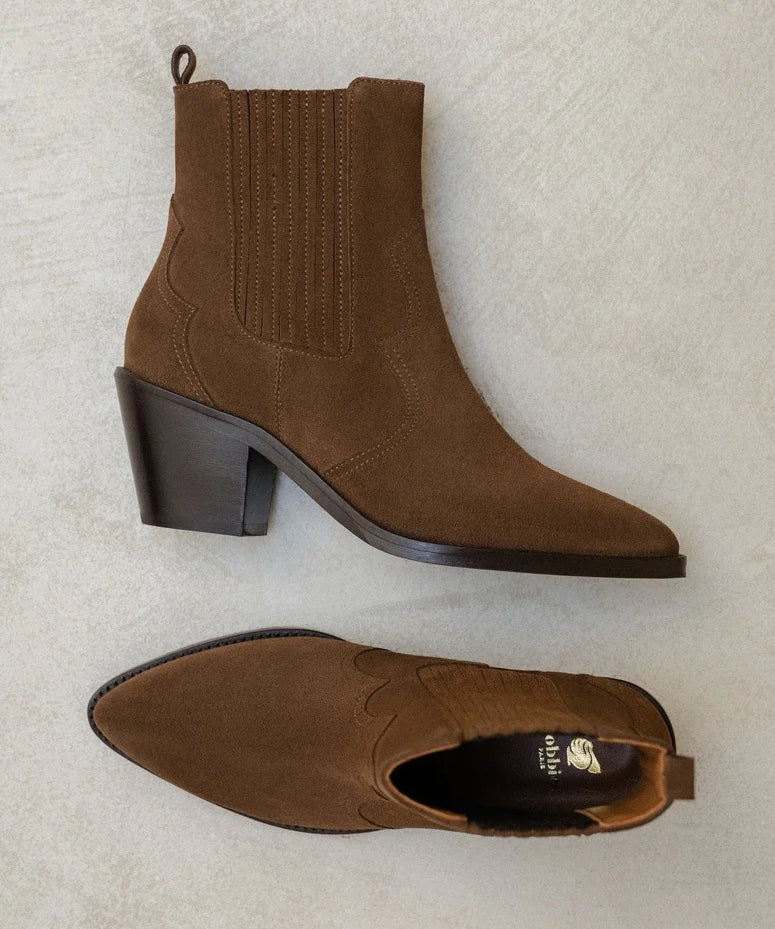 Vue de haut et de profil des bottines en cuir suédé brun kaki BOBBIES FEMME Dakota révélant le talon biseauté et l'intérieur