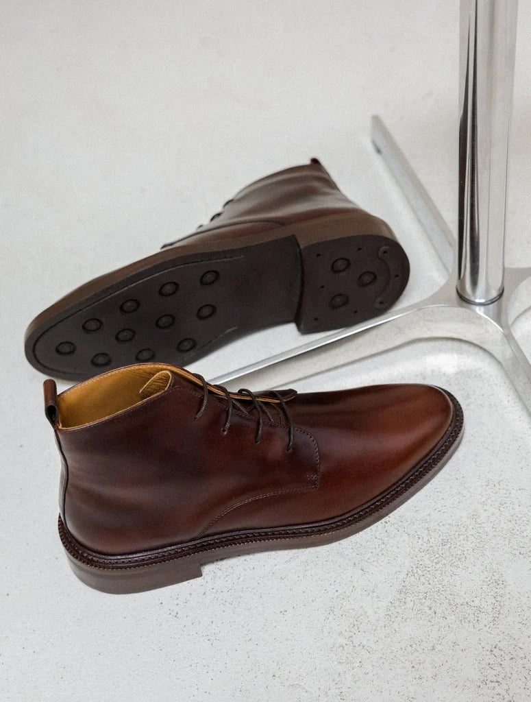 Vue de dessus et de profil des bottines à lacets couleur bison Haïkel BOBBIES HOMME