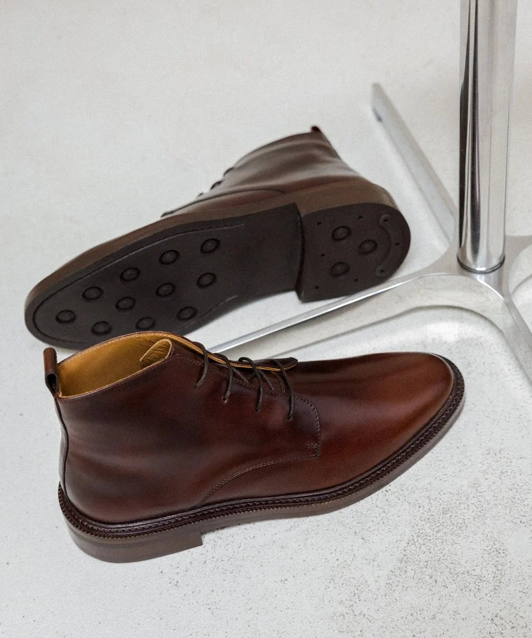 Vue de dessus et de profil des bottines à lacets couleur bison Haïkel BOBBIES HOMME
