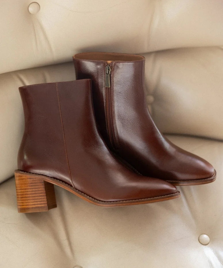 Visuel de profil des bottines à talon mi-hauteur en cuir patiné marron Turkish Coffee BOBBIES FEMME Sienna