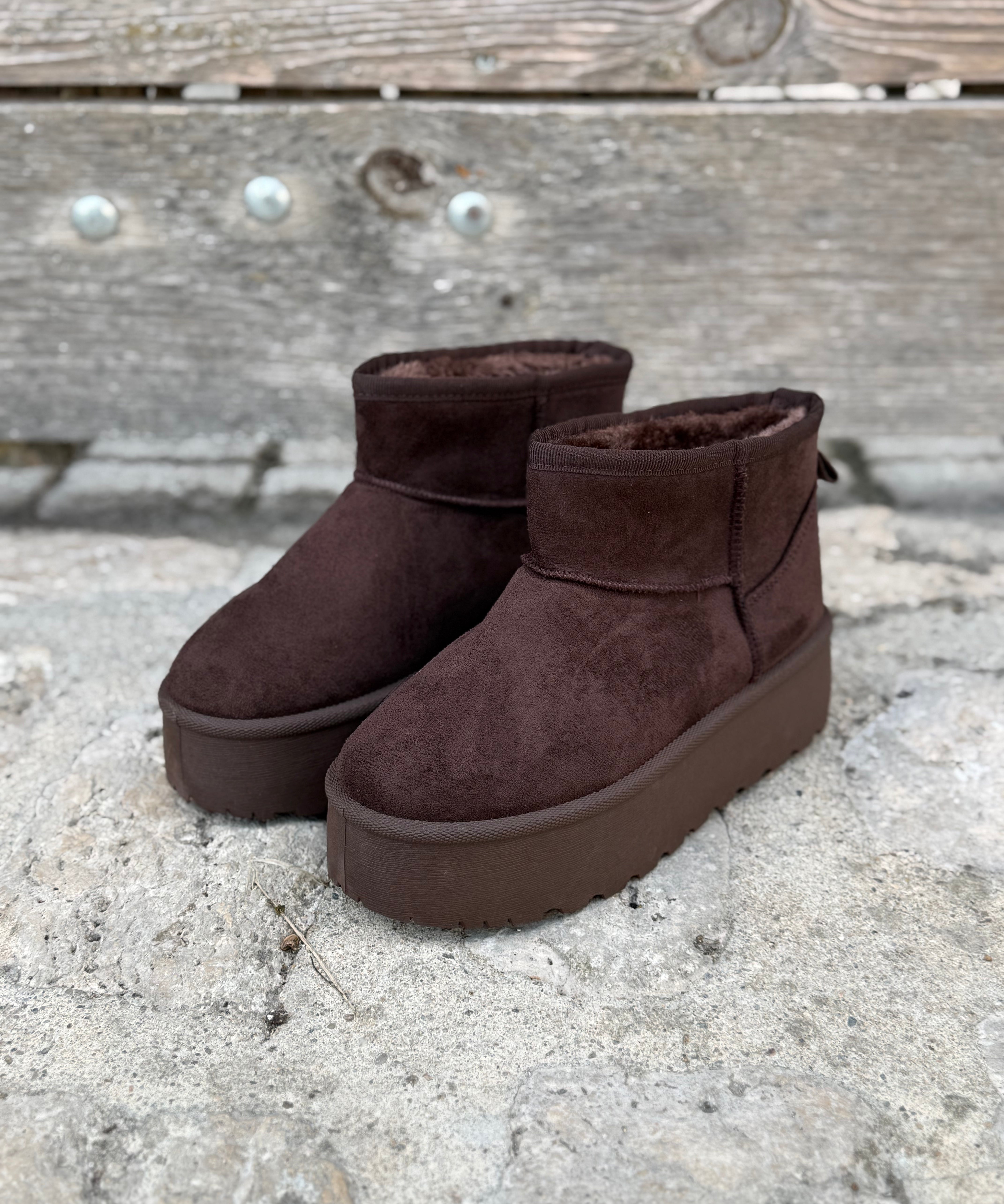 Paire de bottines mini fourrées marron en daim à plateforme LORA