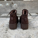 Vue arrière des bottines fourrées marron chocolat à semelle plateforme LORA
