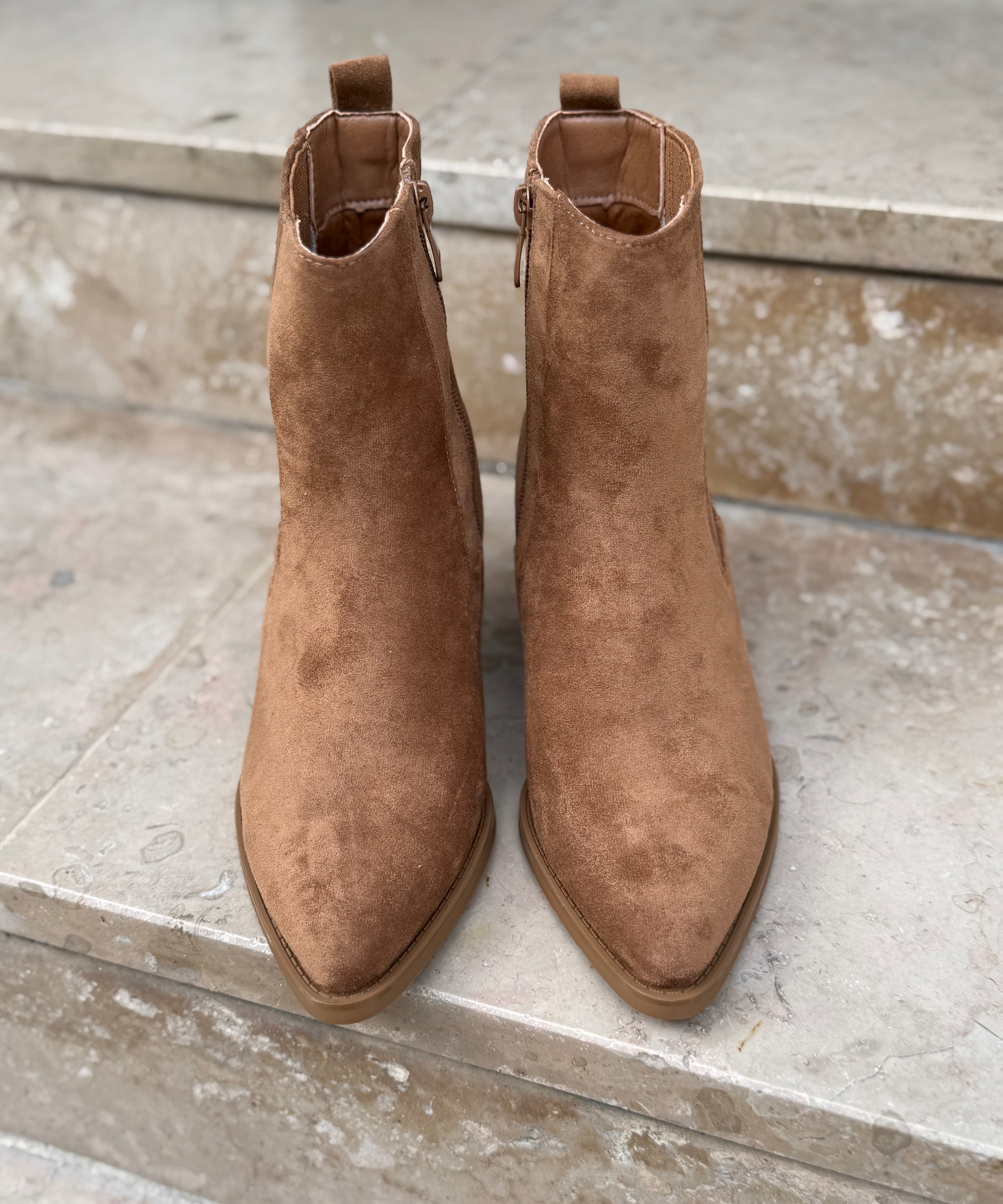 Bottines santiags en daim – LORA vue de face