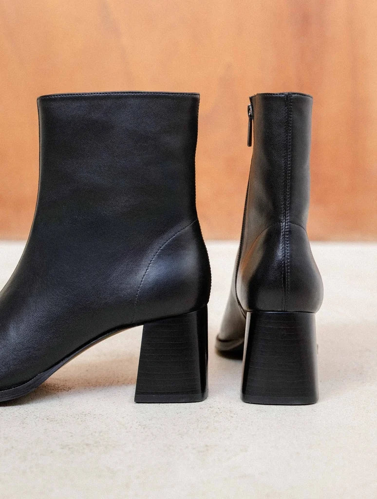 Vue arrière et zoom talon des bottines à talon en cuir noir BOBBIES FEMME Marlie avec zip intérieur