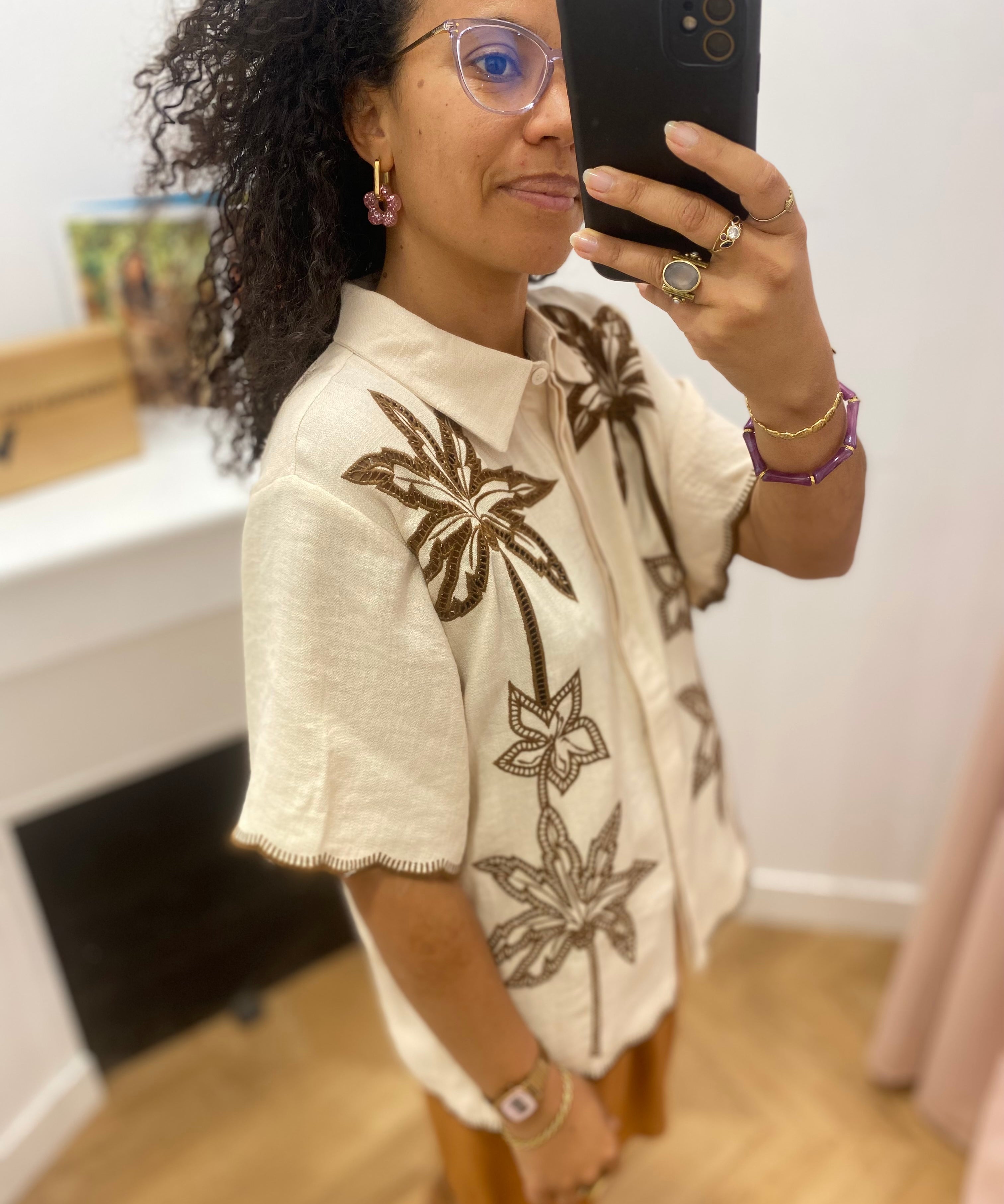 Chemisier droit à manches courtes avec broderie Caren - Beige/Marron - LA PETITE ETOILE