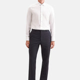 Silhouette complète en chemise Business blanche Seidensticker, pantalon droit sombre et souliers en cuir noirs