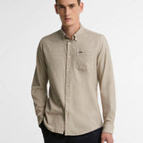 Mannequin portant la chemise ajustee en coton pierre Turner Tailored BARBOUR HOMME