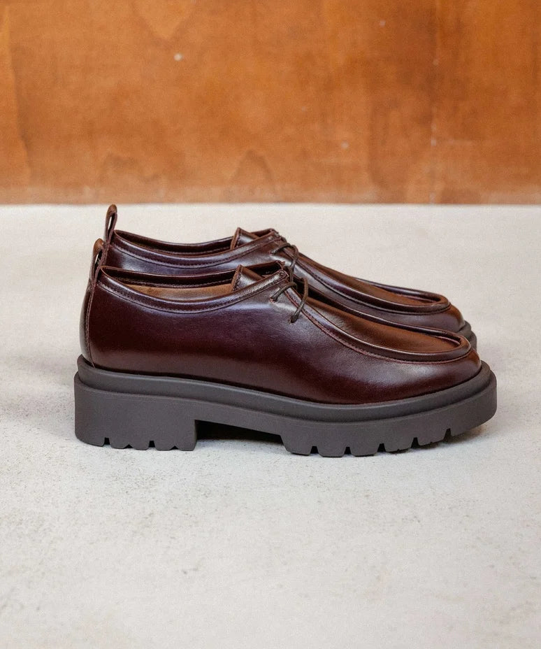 Visuel de profil des derbies à plateau en cuir glacé cabernet BOBBIES FEMME Noreen