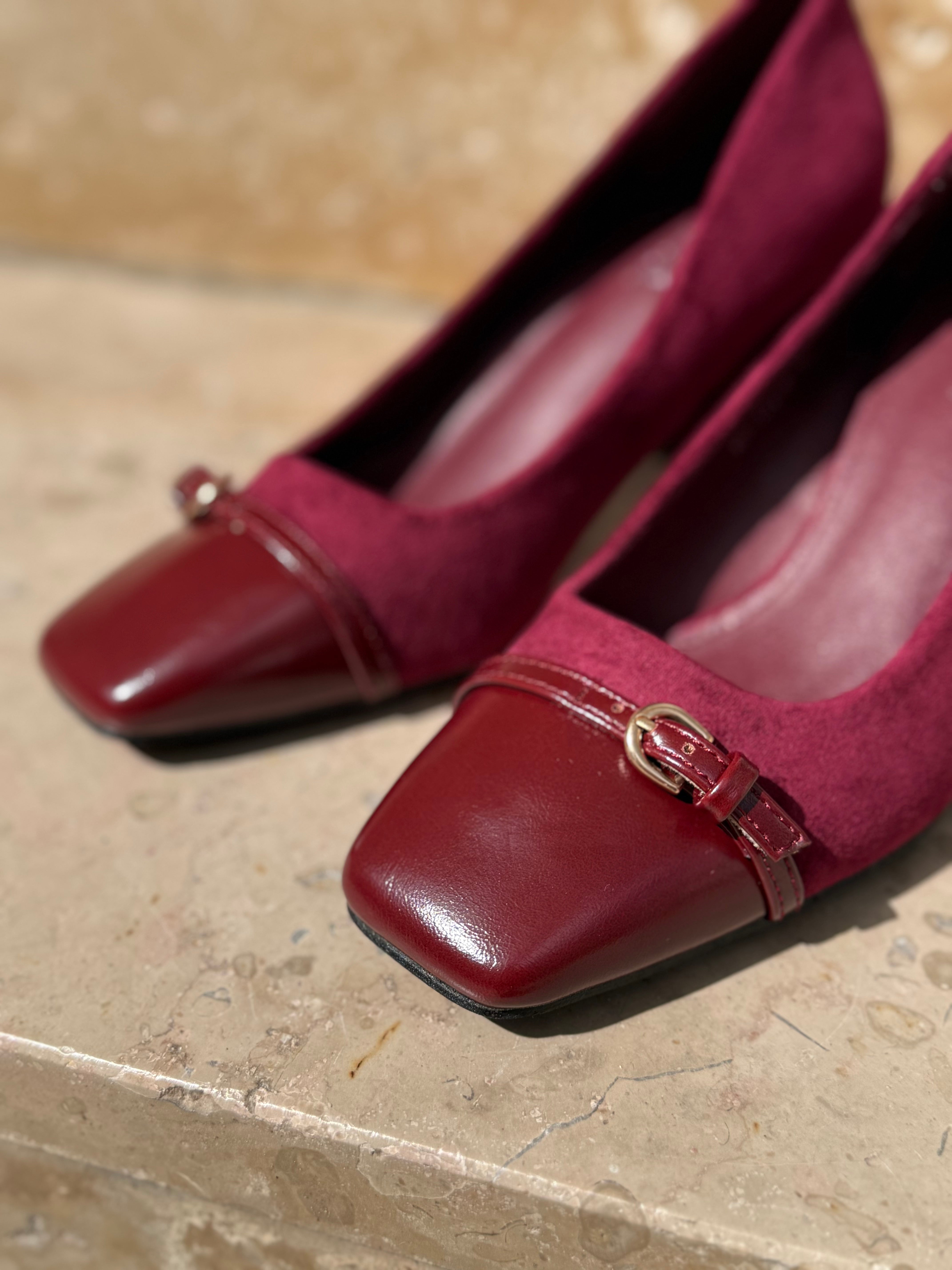 Escarpins bordeaux bimatière à talon carré détails