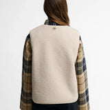 Vue de dos du gilet sans manches en moumoute beige Bainford Teddy Barbour