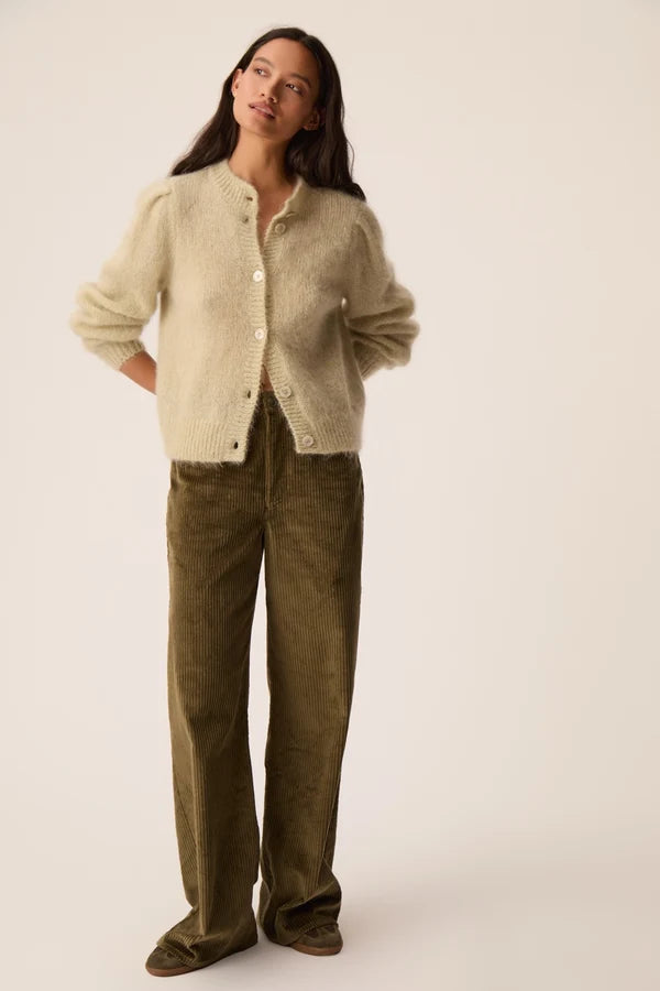 Vue d ensemble du gilet Charles vert clair DES PETITS HAUTS et pantalon large