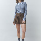 Gilet torsadé gris chiné SUNCOO FEMME Gasti porté de face avec col chemise rayé et short marron