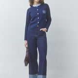 Look complet avec le gilet bleu nuit Geola SUNCOO FEMME, jean brut à grands revers et sac bordeaux