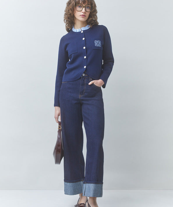 Look complet avec le gilet bleu nuit Geola SUNCOO FEMME, jean brut à grands revers et sac bordeaux