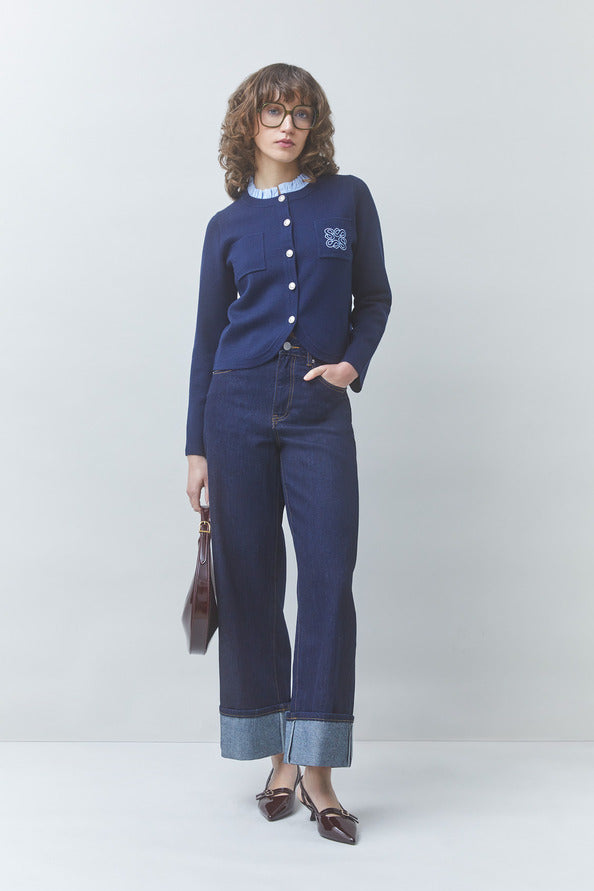 Look complet avec le gilet bleu nuit Geola SUNCOO FEMME, jean brut à grands revers et sac bordeaux